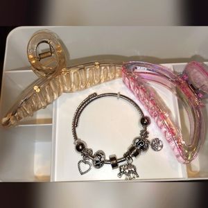 New Elephant Silver colored Charm Bracelet and 2 Jaw Hair clips